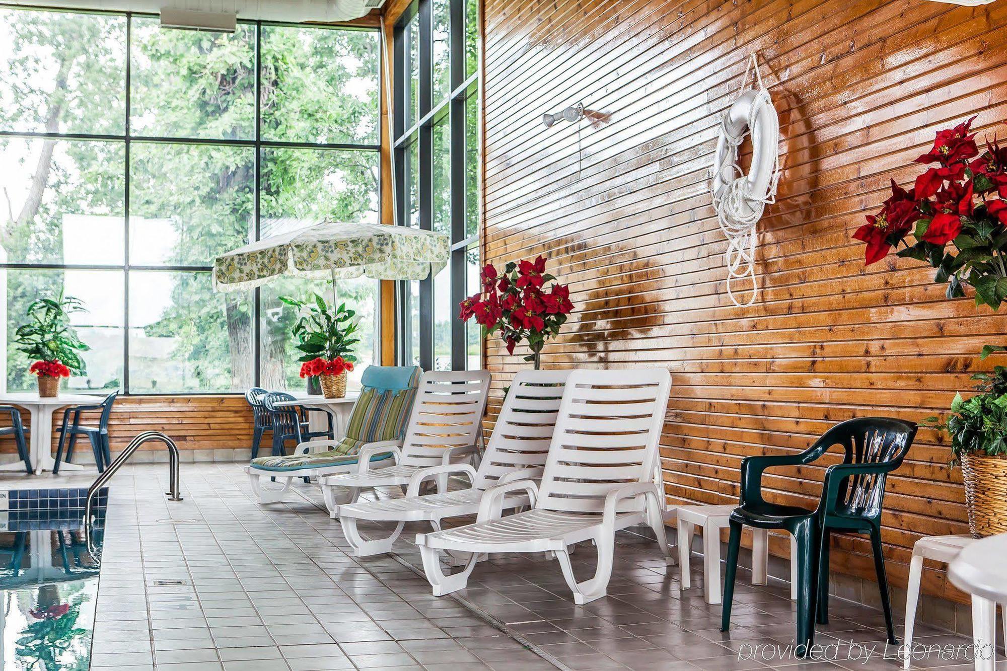 Baymont Inn & Suites By Wyndham Муквонаго Екстер'єр фото